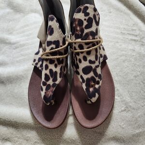 Leopard Print Thong Sandals - Brown/Beige